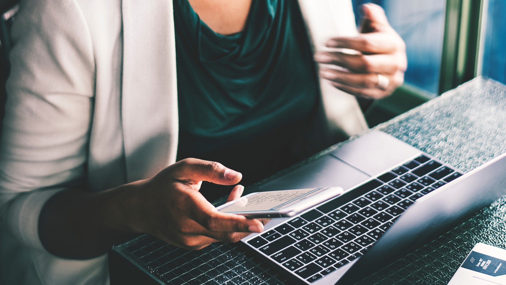 Unsplash Vrouw Achter Laptop
