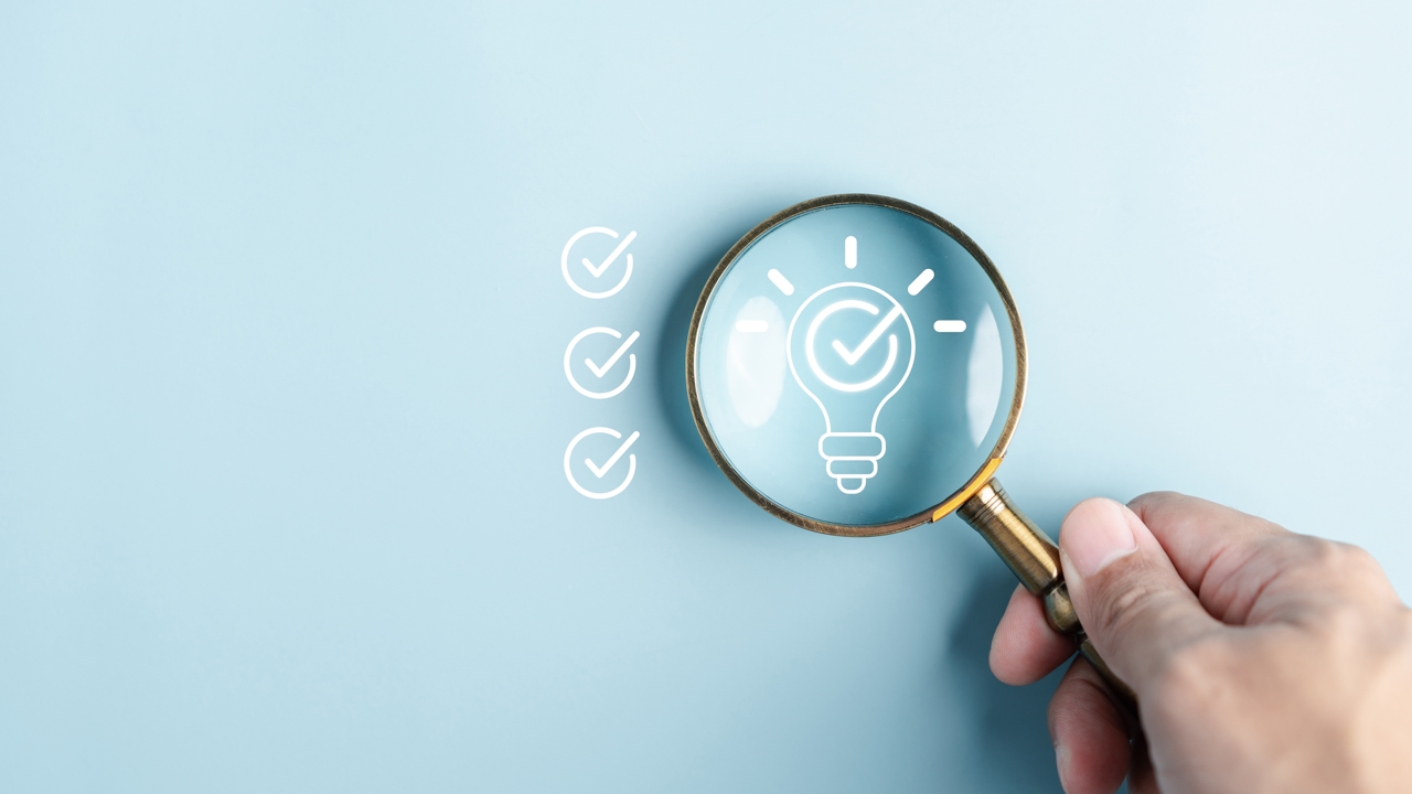 Tips Shutterstock 2375988829